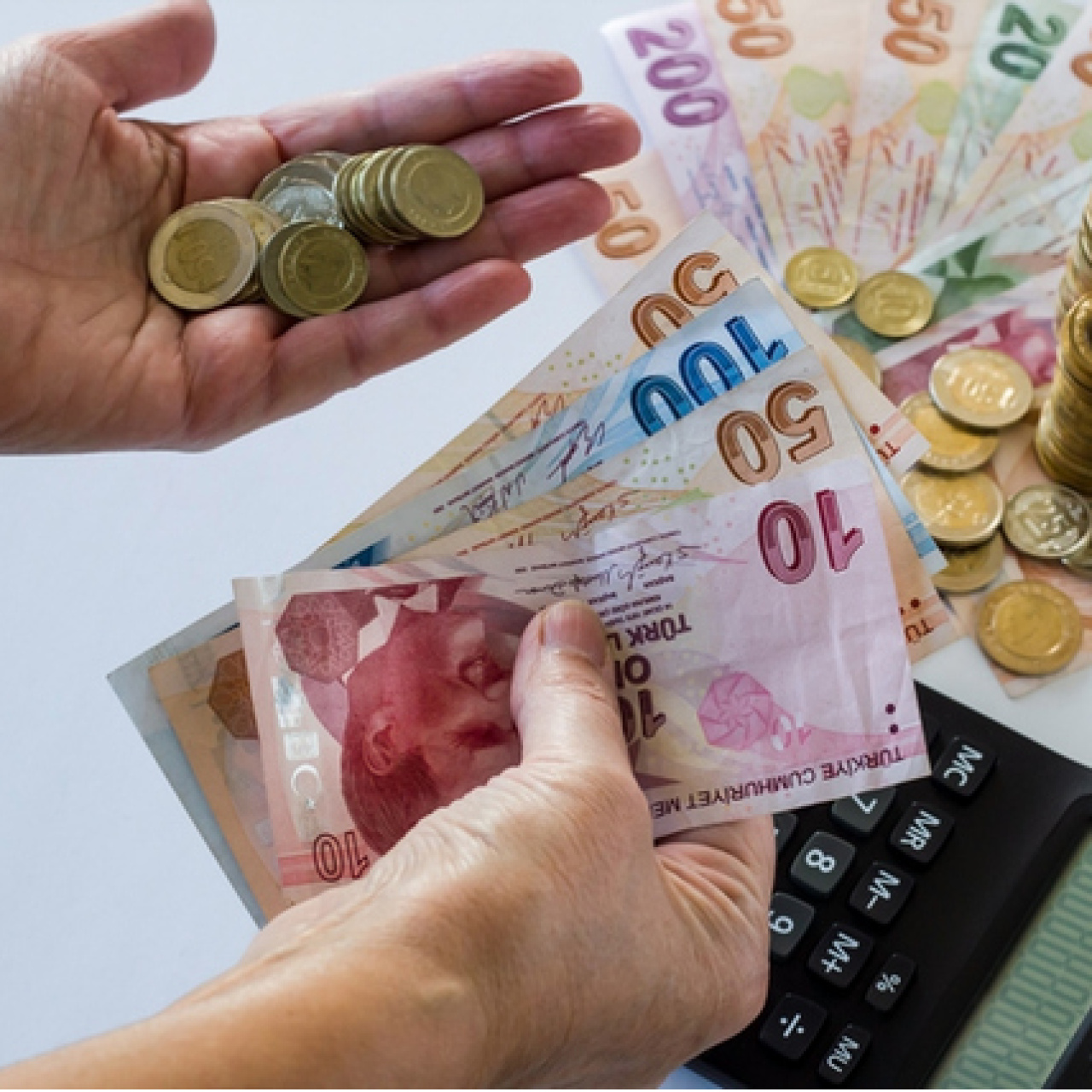 2026 yılında emekli banka promosyonları milyonlarca emeklinin gündemindeki yerini koruyor