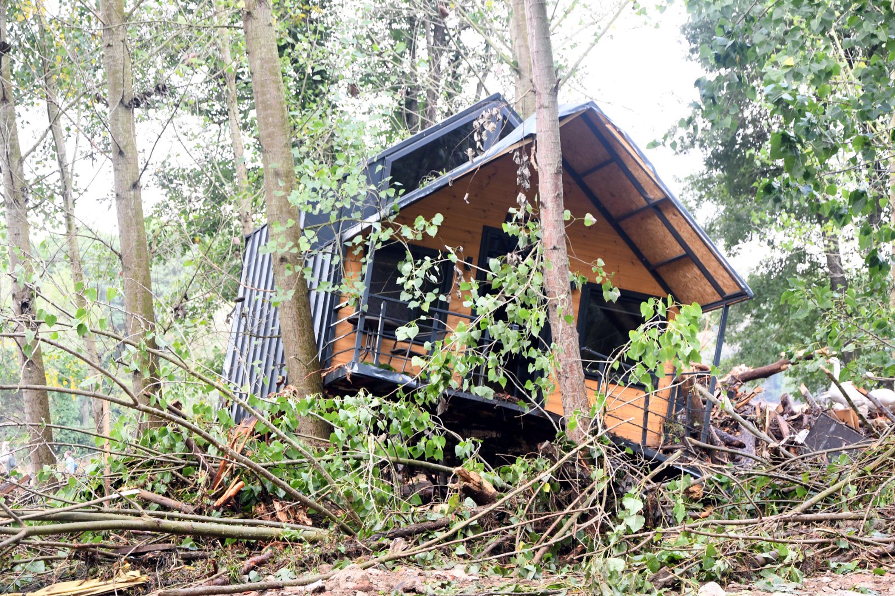 6 kişinin öldüğü bungalov faciasında 2. dava. 5 kamu görevlisine yurt dışı yasağı