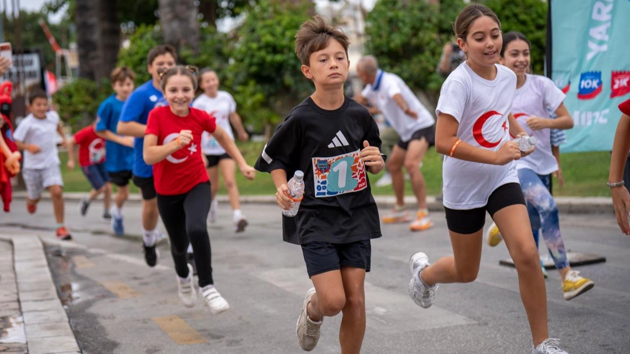 9. Uluslararası Bodrum Yarı Maratonu heyecanı TED Bodrum Koleji Çocuk Koşusu'yla başladı