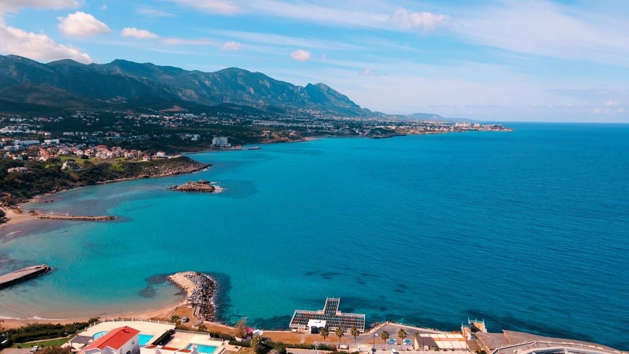 Akdeniz'in önemli turizm destinasyonlarından biri olan Kuzey Kıbrıs Türk Cumhuriyeti (KKTC)