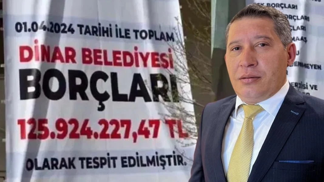 AKP döneminin borcunu belediye binasına asan Veysel Topçu AKP'ye geçiyor