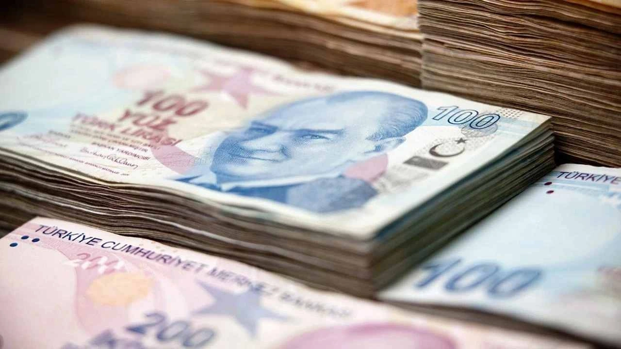 Bankalar peş peşe oranları güncelledi! 700 bin liranın aylık getirisi belli oldu