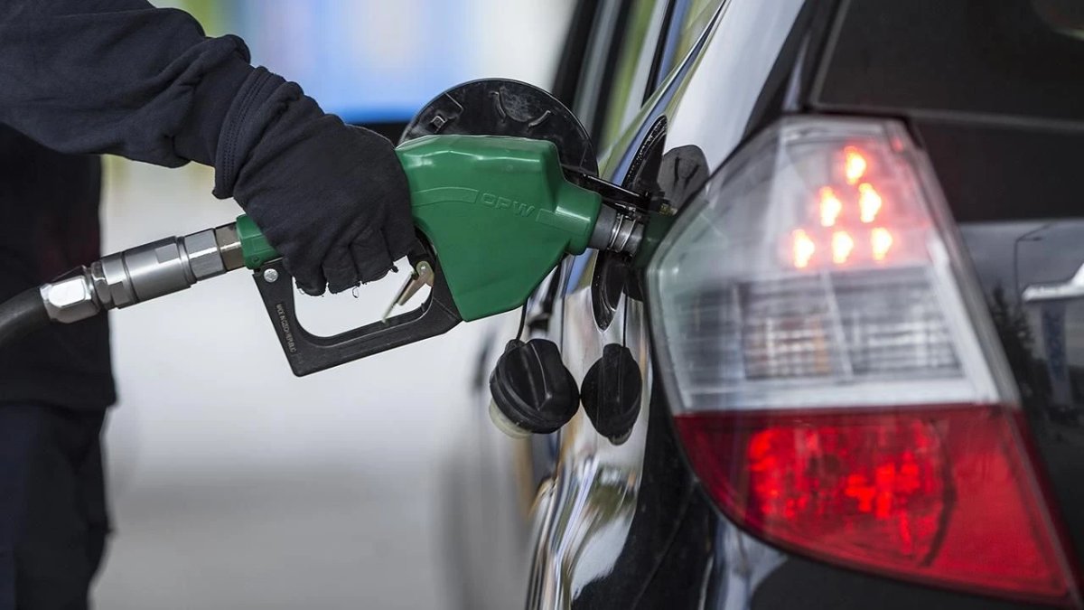 Benzinin litre fiyatına ise yaklaşık 1 lira 14 kuruş zam yapıldı
