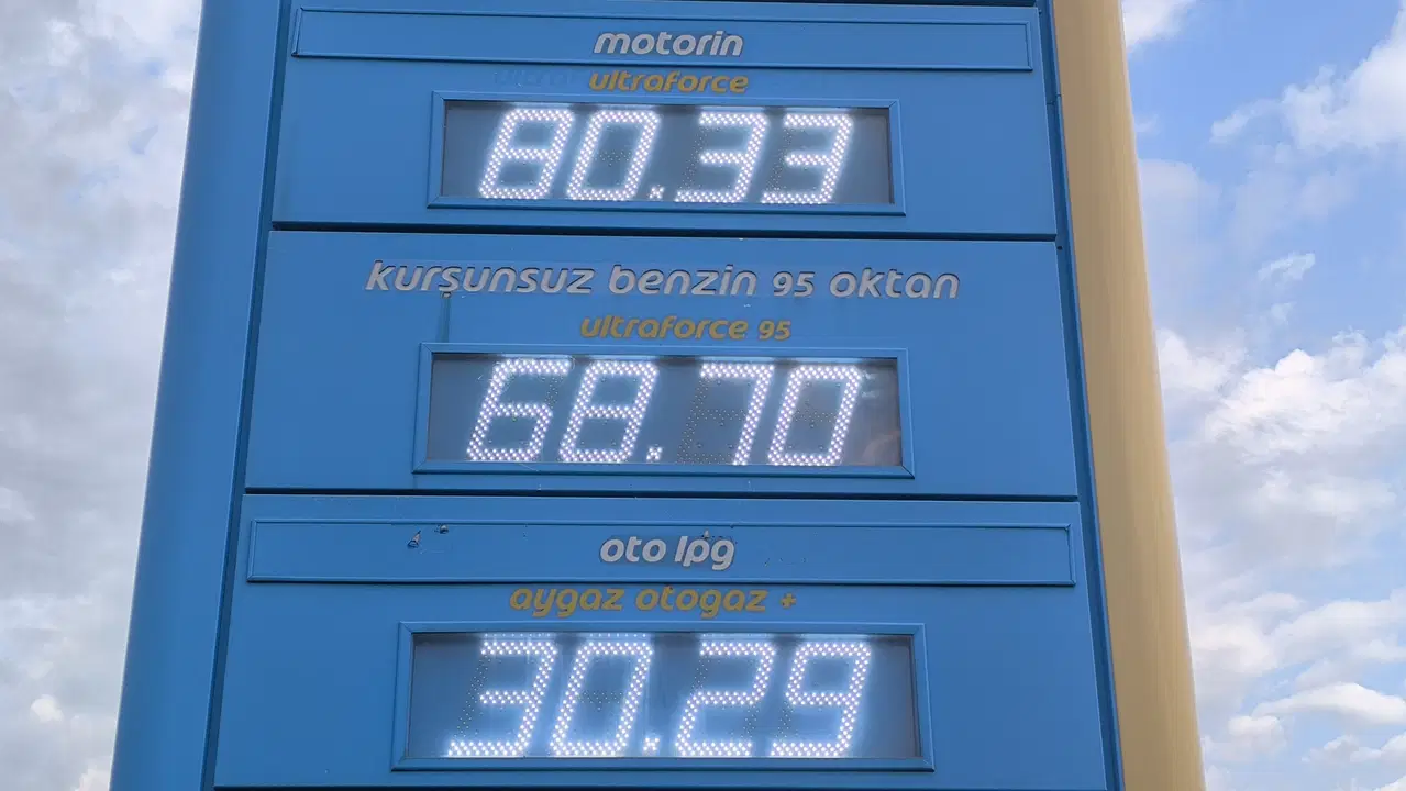 Bir emekli vatandaş, Arabaya binemez olduk, ekmek bulamaz olduk