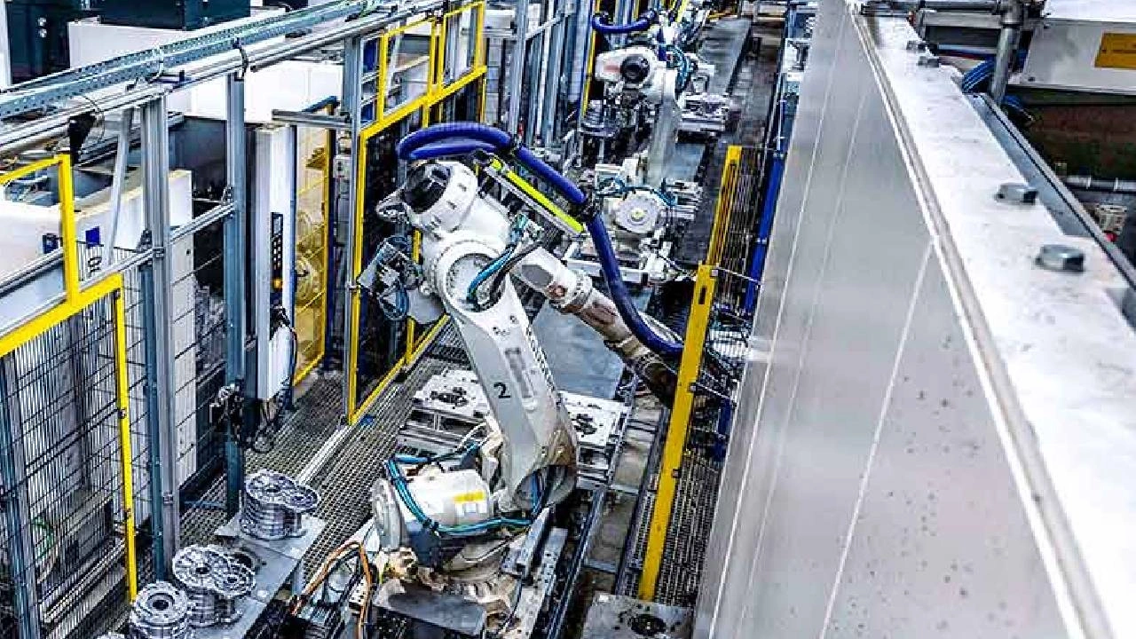 Bu kez kriz, yaklaşık 120 yıllık bir geçmişe sahip olan ve otomotiv sektörü için motor ile şanzıman