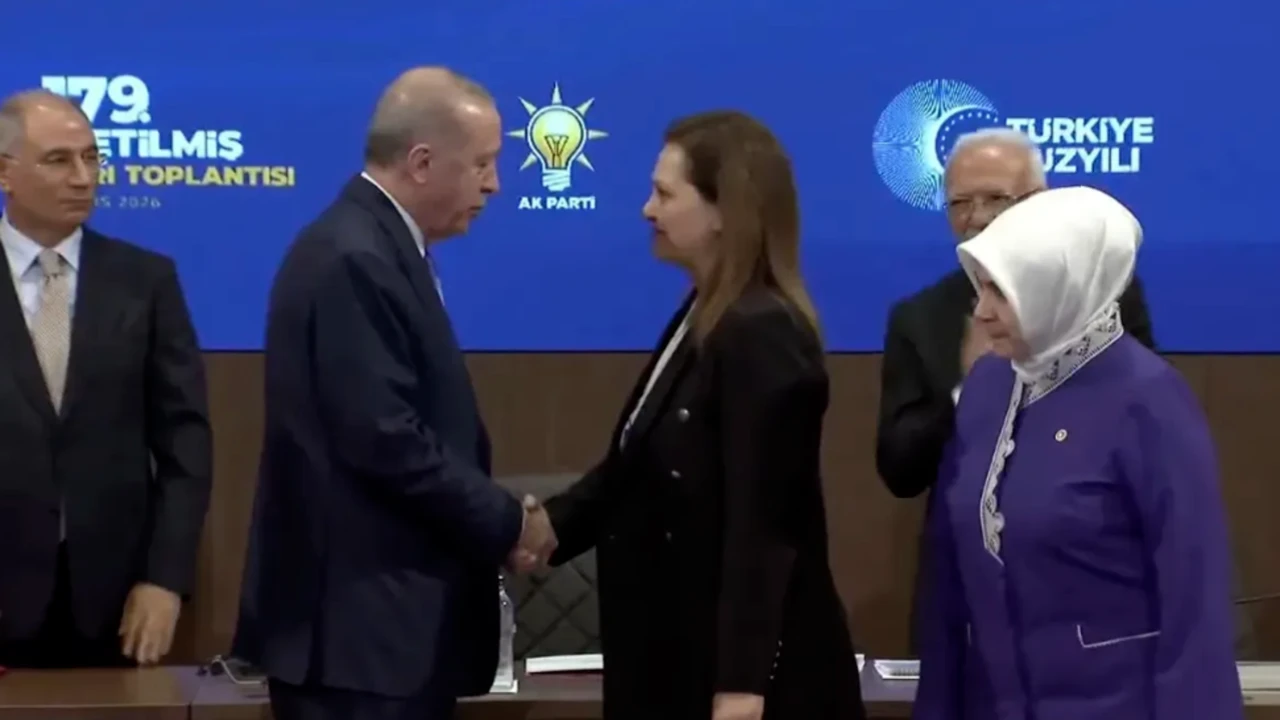 Burcu Köksal, AK Parti'ye katıldı