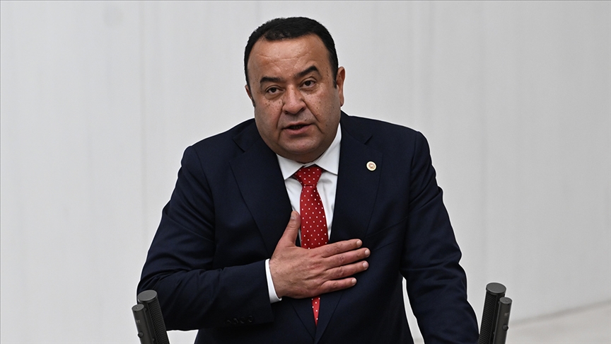 CHP Ankara Milletvekili Adnan Beker, parti üyeliğinden istifa etti