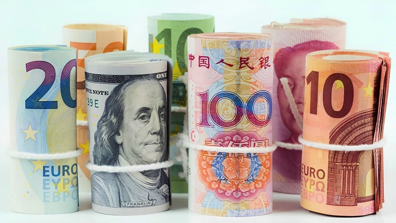 Dolar 47,54 lira ile tarihi zirvesine yükselirken