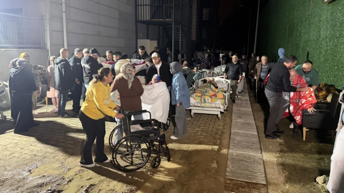Düzce'de huzurevinde yangın: 54 kişi tahliye edildi