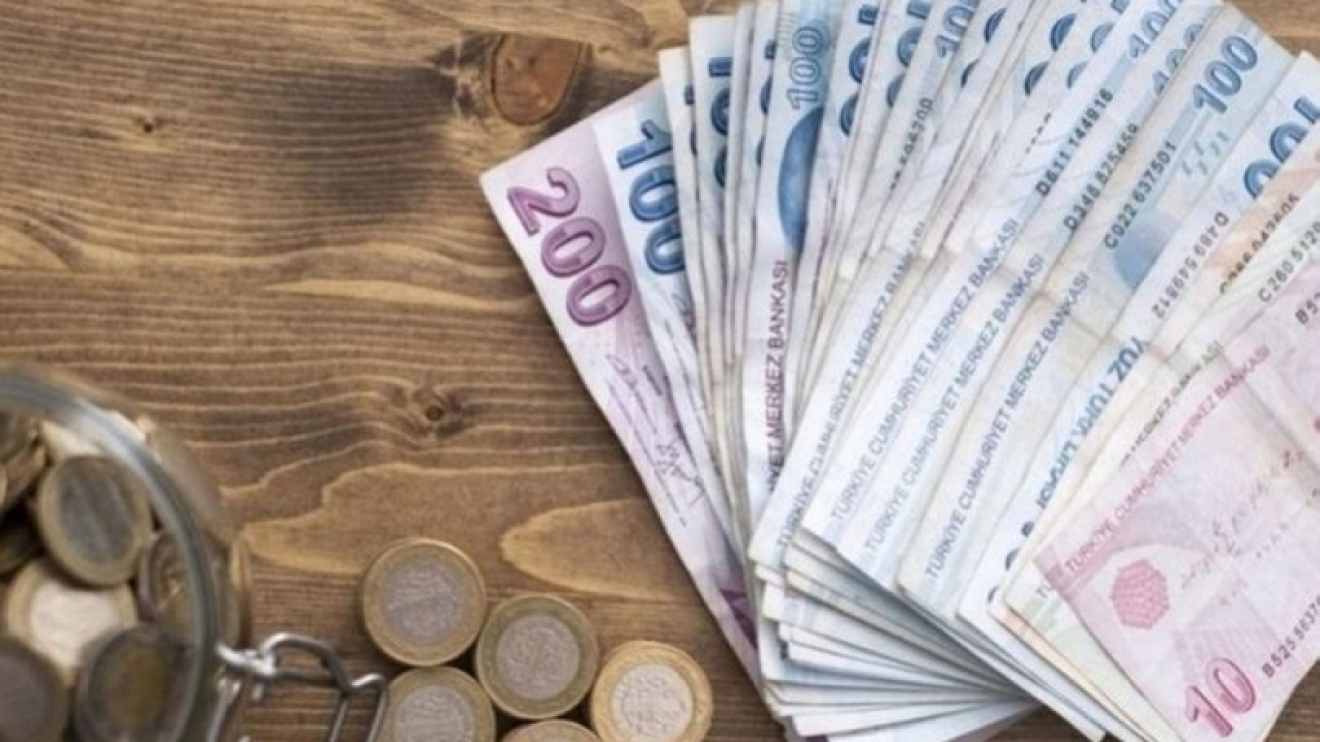 Emekliye seyyanen zam beklentisinin önemli başlıklarından biri, 2023 yılında görevdeki memurlara