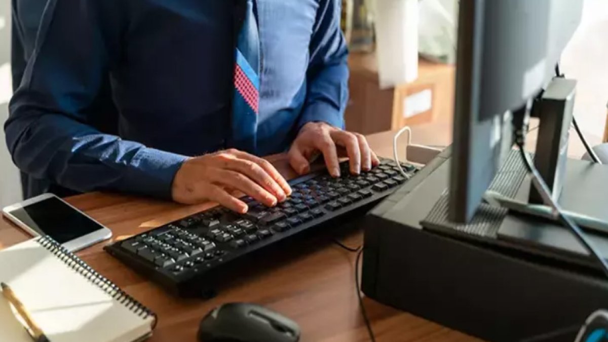 En az 70 KPSS taban puanı ile farklı branşlarda toplam 75 memur alımı yapacağını duyurdu