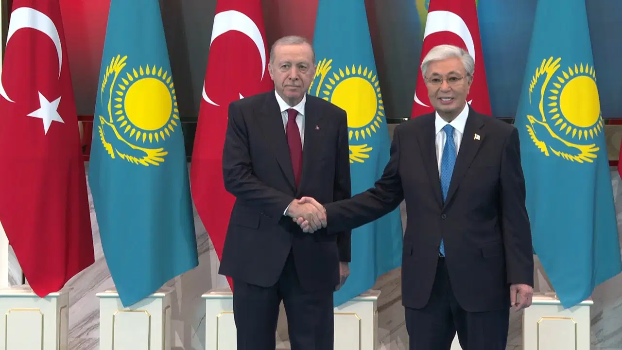 Erdoğan, Kazakistan Cumhurbaşkanı Tokayev ile bir araya geldi