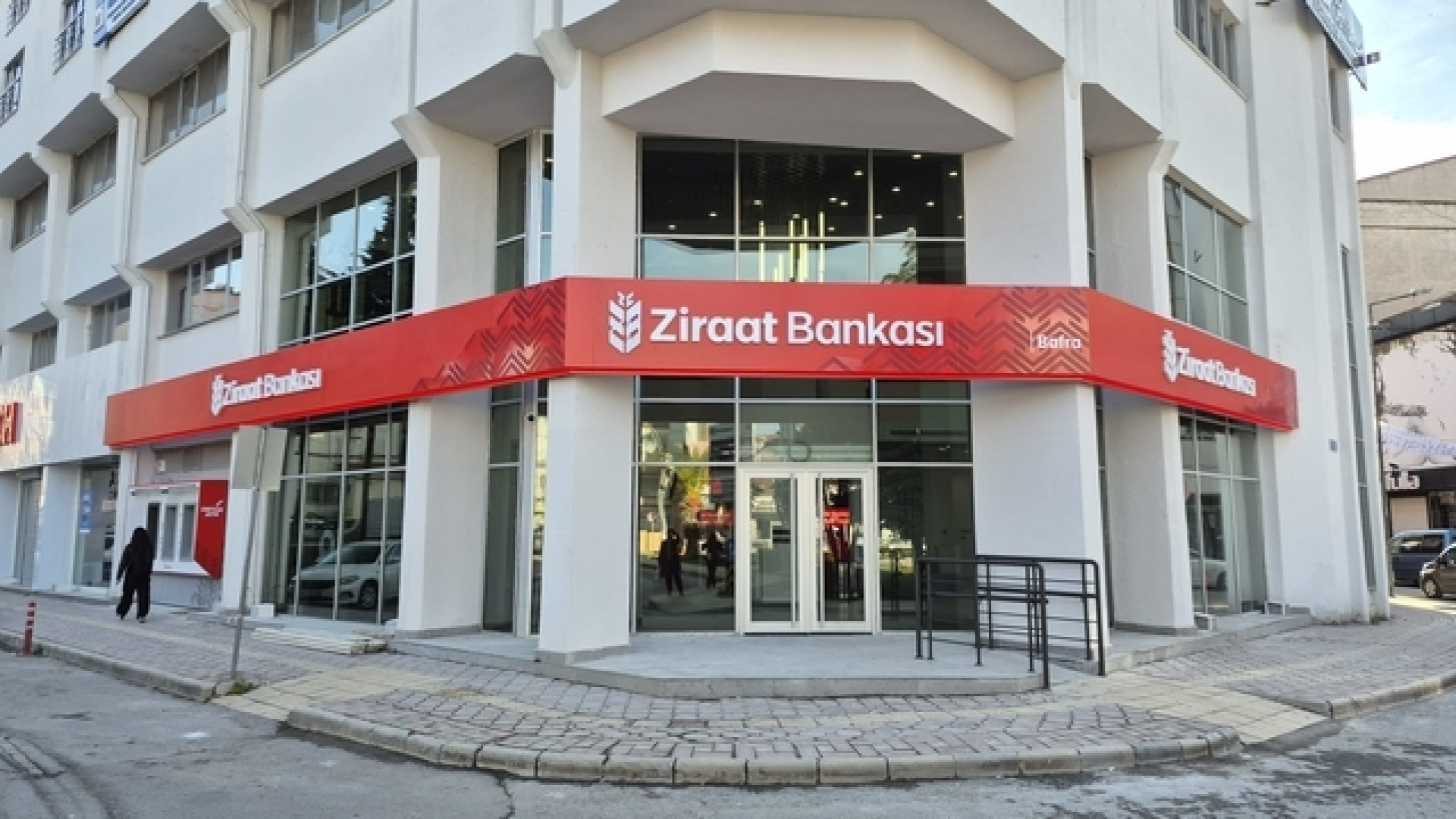 Eylül ayına girilmesiyle birlikte bazı bankalar promosyon ödemelerini artırırken Ziraat Bankası emekli