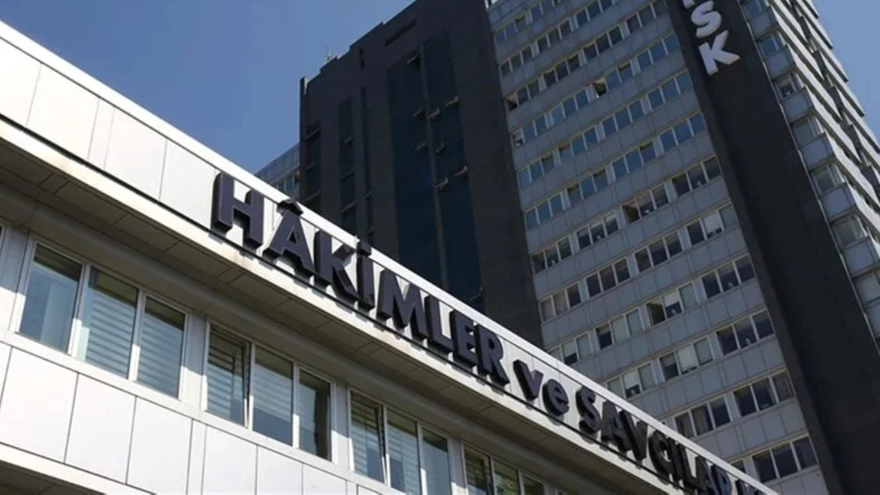 Hakkında 300 bin dolar rüşvet karşılığında tedbir kaldırmakla suçlanan eski Ankara Cumhuriyet