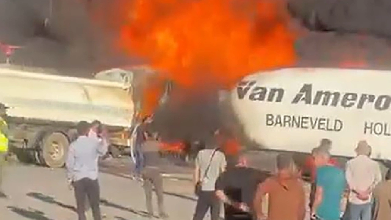 Hatay'da TIR'larda çıkan yangın söndürüldü