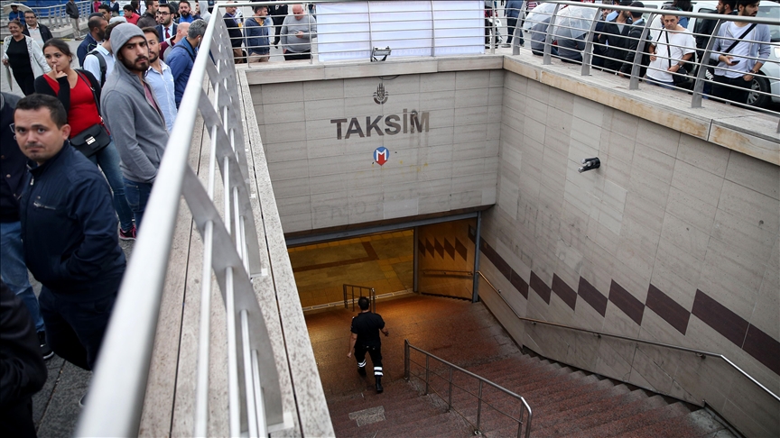 İstanbul'da bazı yollar ve Taksim metrosu kapatıldı