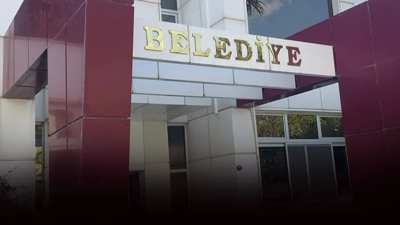 İzmir'in Seferihisar ilçesinde yürütülen rüşvet soruşturmasında gözaltına alınan 7 şüpheliden 5'i