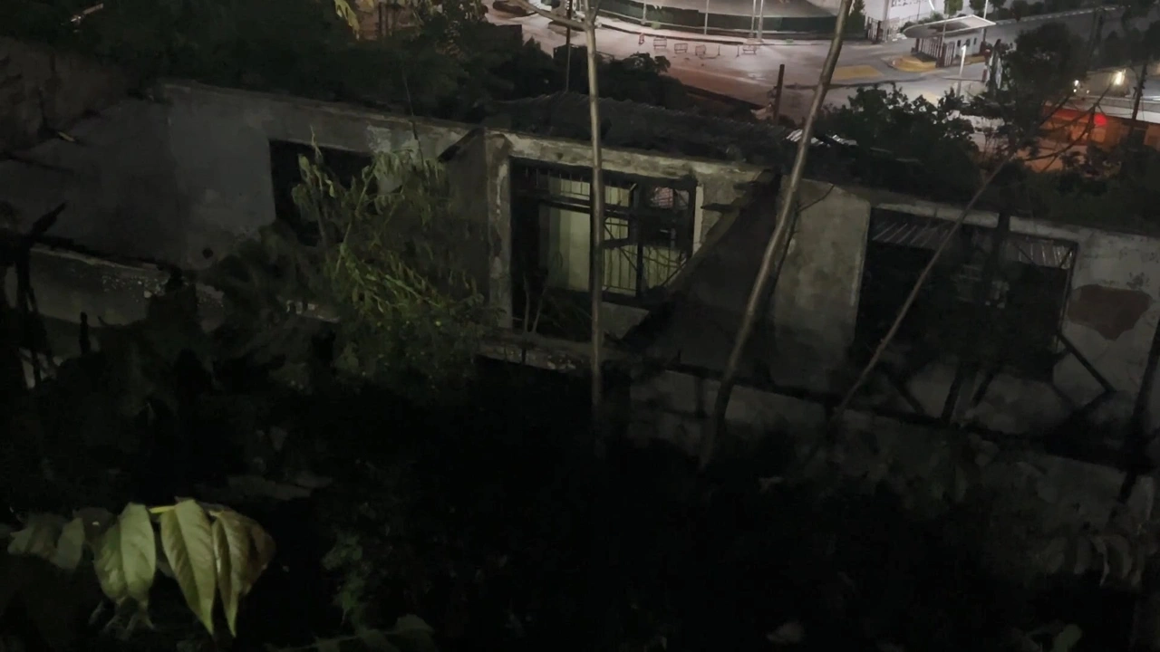 Kocaeli'de tek katlı ev yangında kullanılamaz hale geldi