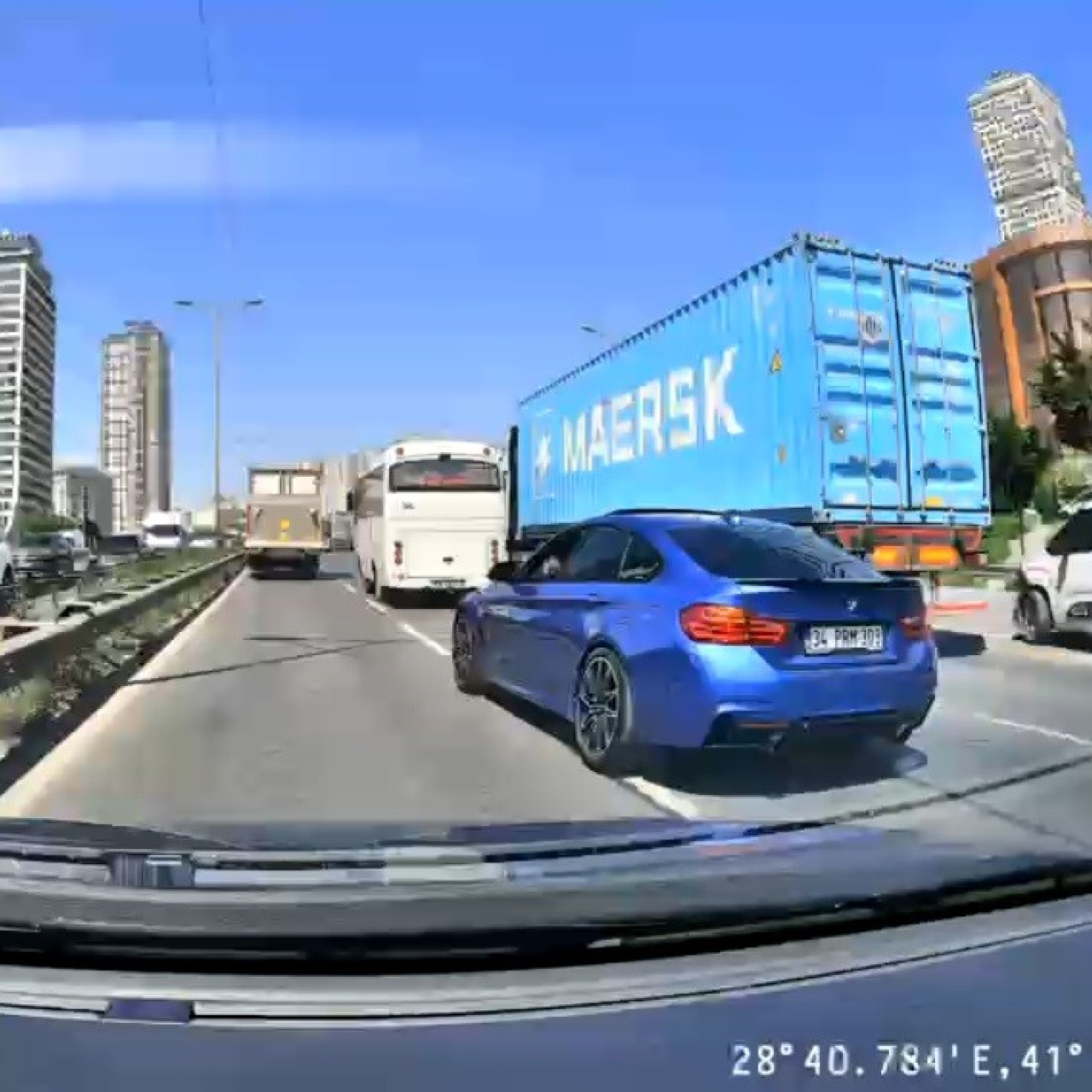 Makas attı bedelini ödedi: sürücünün ehliyetine 60 gün el konuldu ve araç trafikten 60 gün men edildi