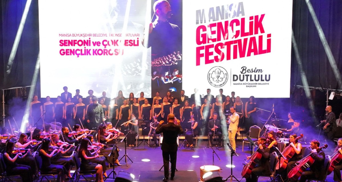 Manisa Gençlik Festivali'nde Senfoni Orkestrası ve Çok Sesli Korodan konser