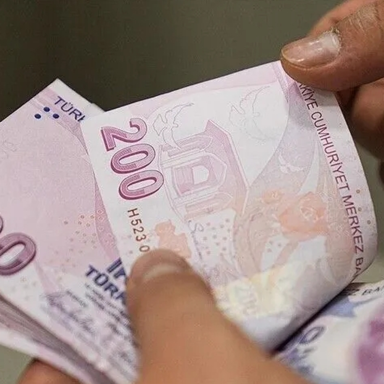 Memur emeklileri aylıklarını zam farkı eklenmeden aldı