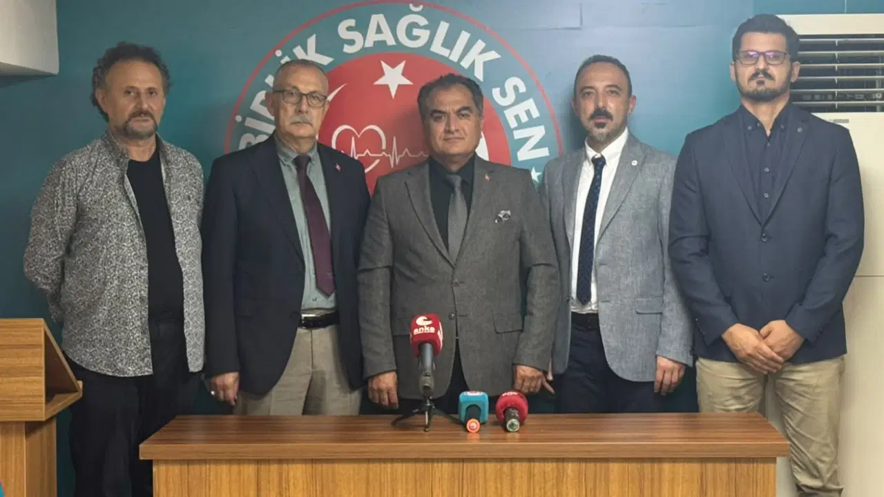 Memur sendikalarına getirilmesi planlanan yüzde 5 barajına karşı tepki gösterdi