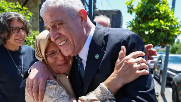 Müsavat Dervişoğlu'ndan Ekrem İmamoğlu'nun ailesine bayram ziyareti