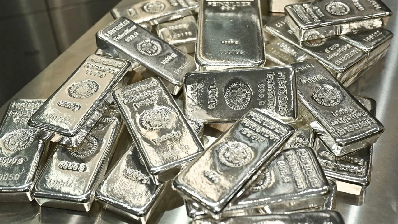 Ons gümüş 66 dolar seviyesine yaklaşırken: gram gümüşün fiyatı da 101 liranın üzerine yükseldi