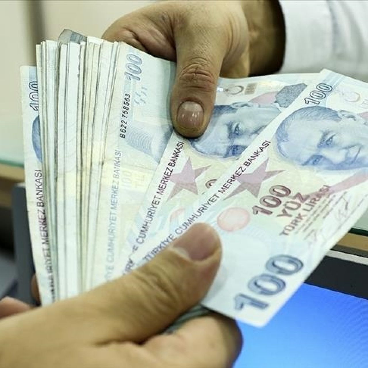 Özellikle hemşire maaşlarının ne kadar olacağı ve yeni zam oranlarının nasıl şekilleneceği büyük merak