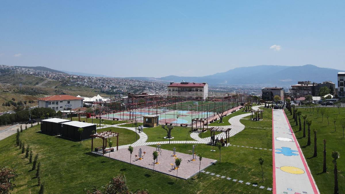 Özgür Özel Bayraklı'da Ferdi Zeyrek Spor Kompleksi açılışı ve araç filosu tanıtımına katılacak