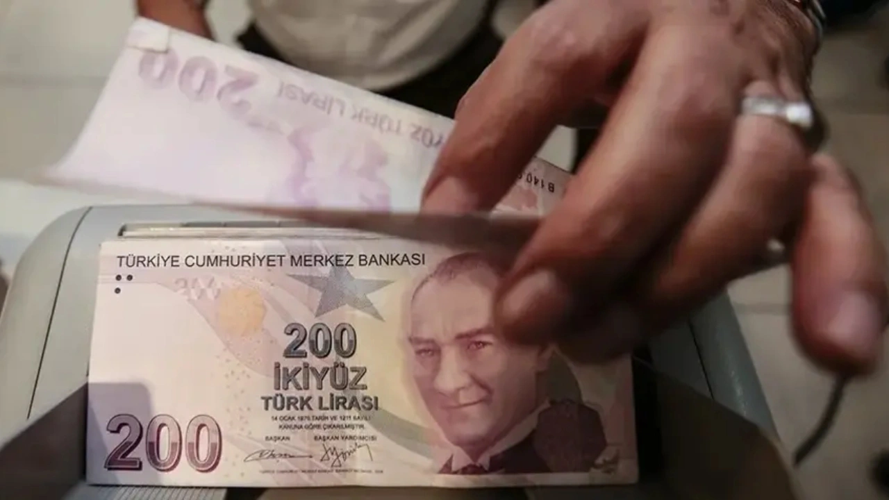 Plana göre Merkez, danışman kadrosundan emekli olan o 40 şanslı kişiye 24 brüt maaş hediye prim verecek