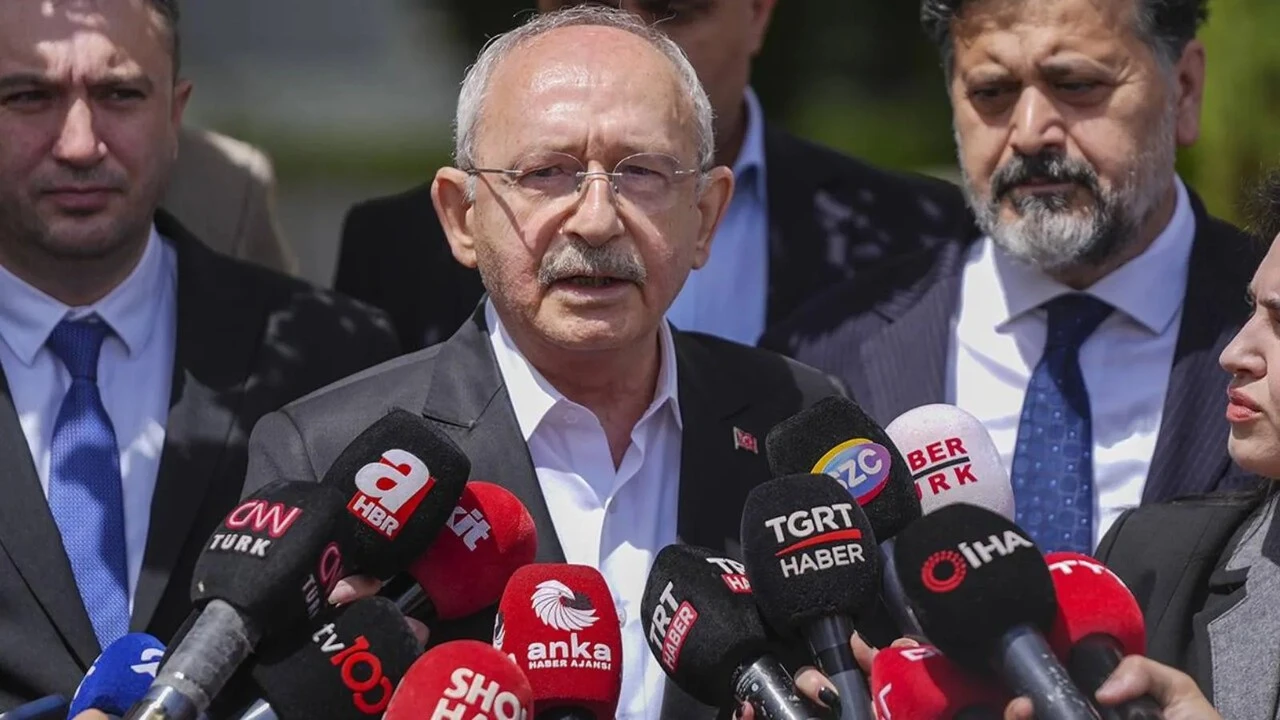 Polis otopark kapısını kırıp CHP Genel Merkezi'ne girmiş