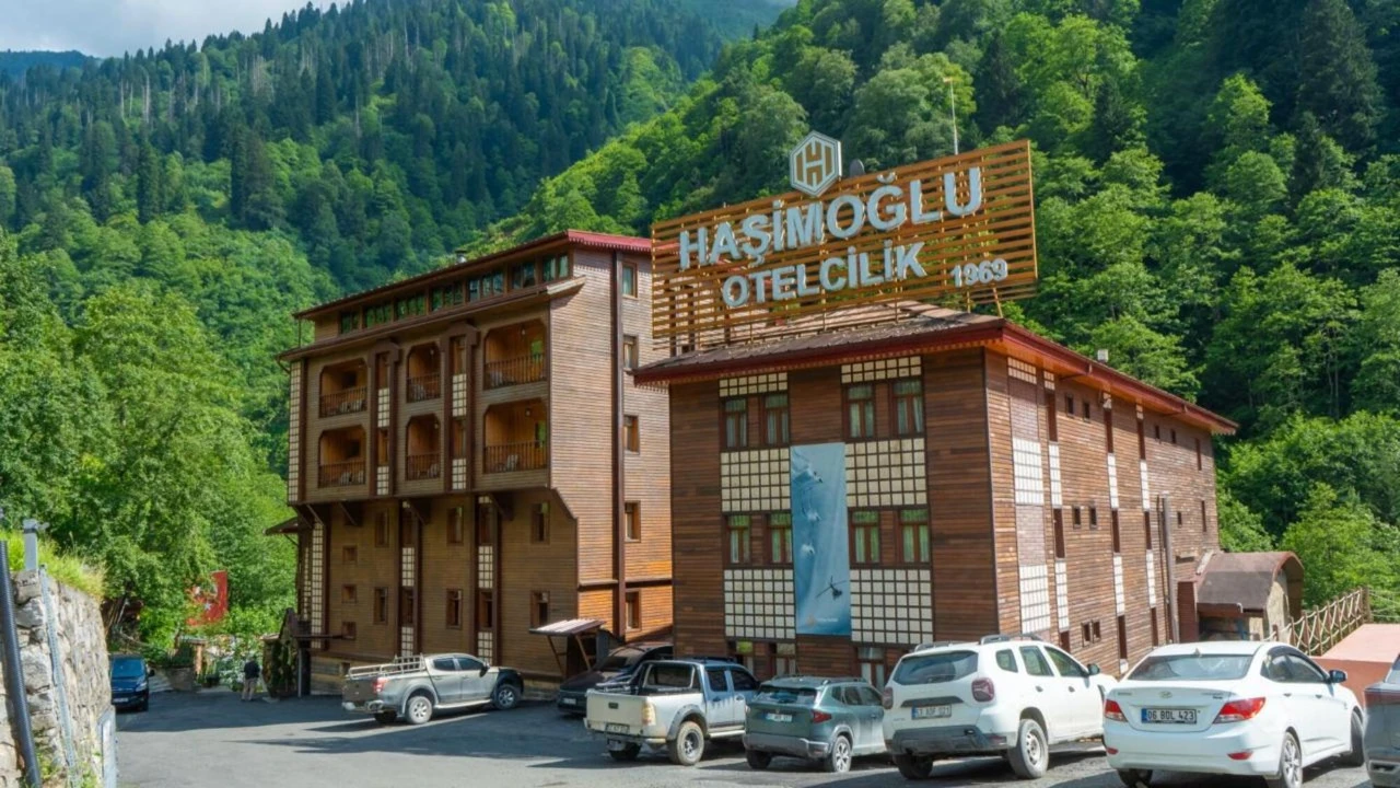 Rize'nin dünyaca ünlü Ayder Yaylası'nda turizm hareketliliği büyürken sektörün en önemli sorunlarından