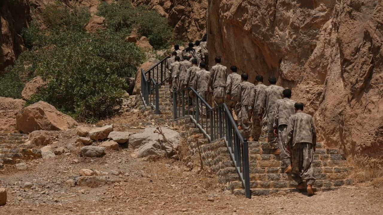 Silah bırakan PKK'lılara Türkiye'ye dönmeleri için 2 ay süre tanınacak