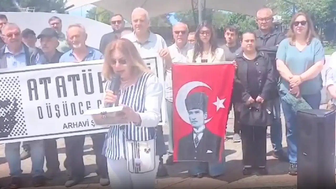 ADD üyeleri Arhavi'de Rümeysa Eker'i protesto etti