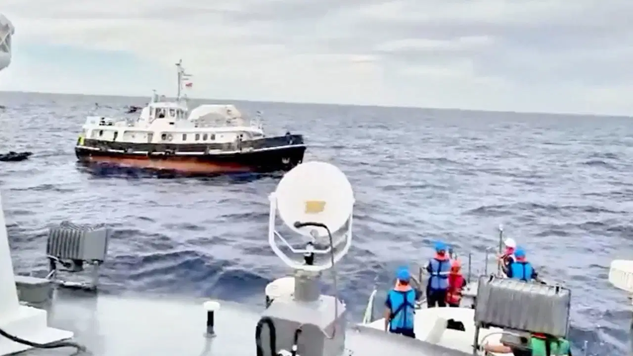 Sumud Filosu'nda arızalanan tekneye Sahil Güvenlik müdahale etti