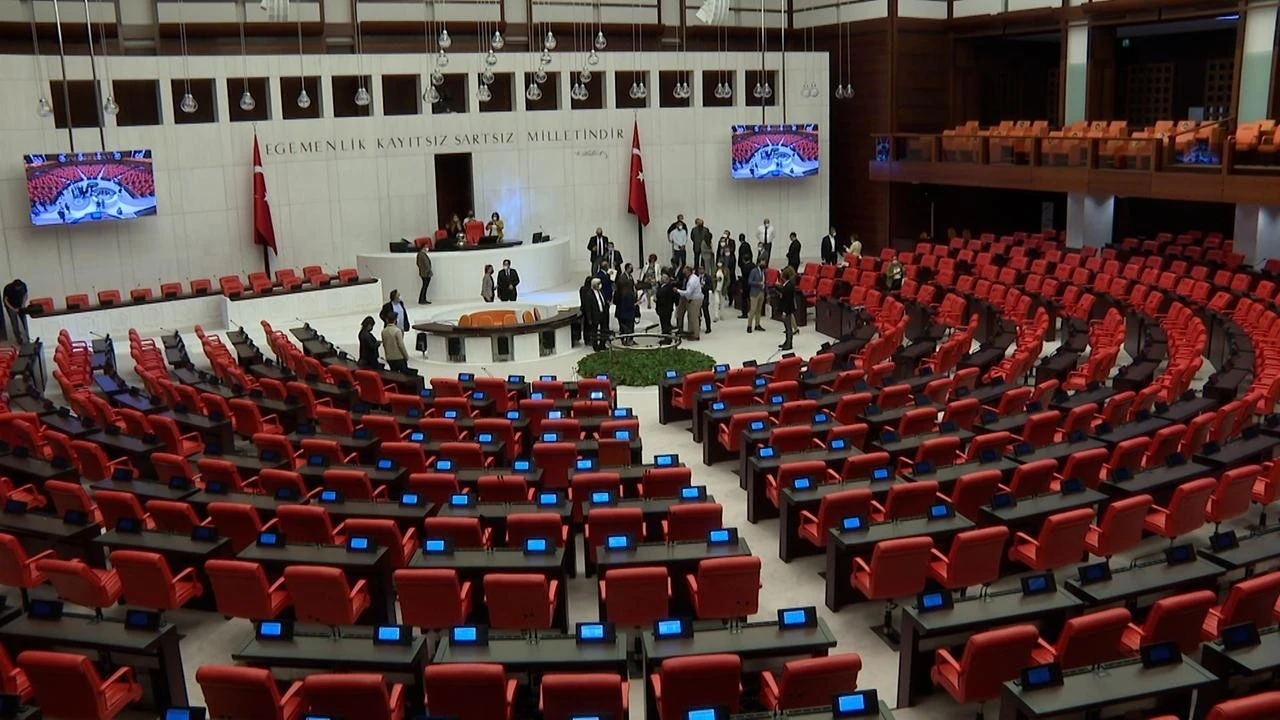 TBMM Genel Kurulu yeter sayı bulunamayınca kapandı