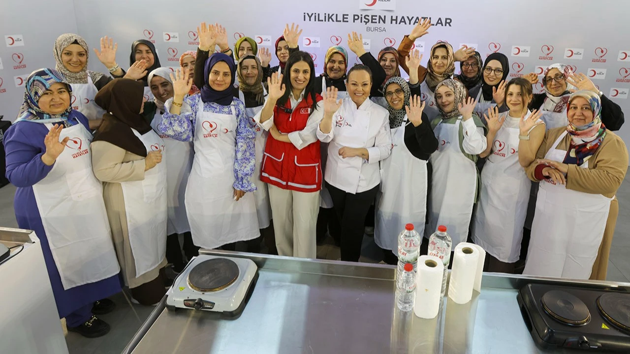 Türk Kızılay'ın "İyilikle Pişen Hayatlar" Atölyesi Bursa'da kadınlarla buluştu