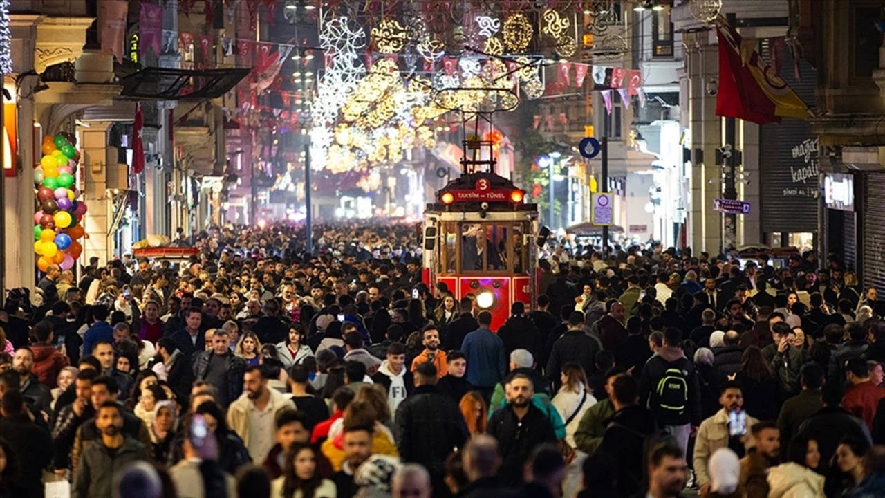 Türkiye'nin asgari ücretliler ülkesi haline geldiği vurgulanan raporda