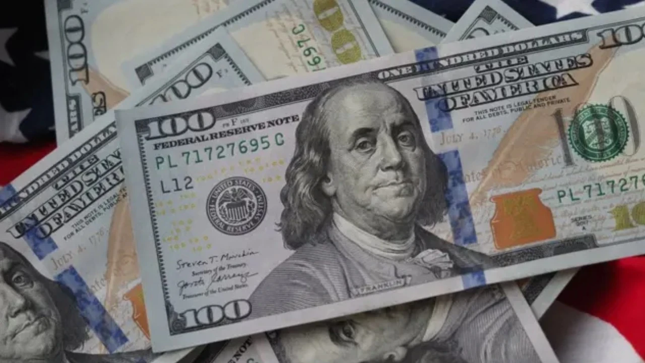 Yeni haftaya tarihi zirvesini yenileyerek başlayan dolar/TL