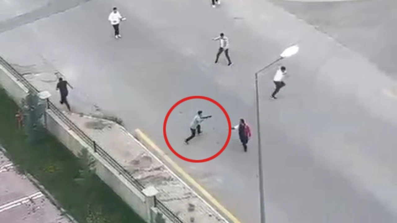 Yol ortasında çıkan kavgada kurşun yağdırdı